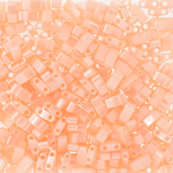 Miyuki half Tila, two-hole-bead, opaque ceylon pale pink, 5x2,3x2mm, 5g, 120pcs