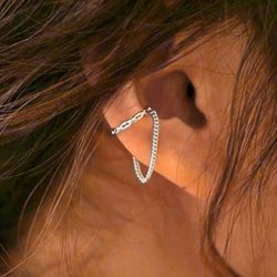 Ear-Cuff med k�devedh�ng, platinfarvet legering, 13x32 mm, 2 stk