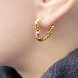 Creole with hinge, uneven heart shape, 18K gold-plated steel, 19x18.5 mm, 2 pcs