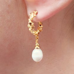 Earring, thick faceted, open bow with eye, gold-plated silver, 18x19 mm, 2 pcs