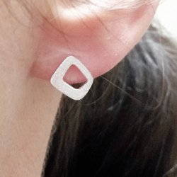 Ohrstecker mit unebenem Viereck, gebrstet, Silber, 12x7x7 mm, 2 Stk.