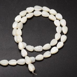 Perlmuttblatt, perlmuttwei�e Perle, 9 mm lang, 6 mm breit, ca. 41 Stck