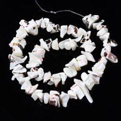 Perlmutt, ganzer Strang, unebene St&uuml;cken mit Loch, wei&szlig;, ca. 10x7x5mm, ca. 70 Stck