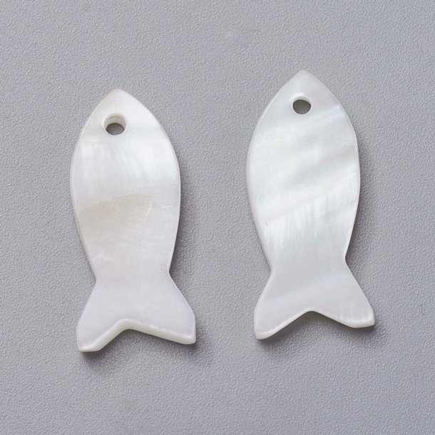 Pendant, mother-of-pearl fish with hole, white, flat, approx. 22x11x2 mm, 4 pcs