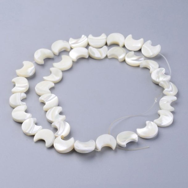 Mother of pearl crescent moon, full strand, bead, white, 11x12x3 mm, ca. 35 pcs
