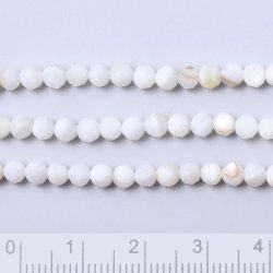 Muschelperlen, ganzer Strang, rund facettiert, wei, 4x3,7 mm, ca. 110stk