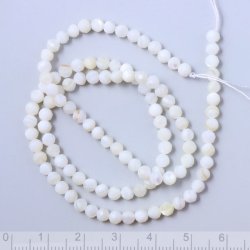 Muschelperlen, ganzer Strang, rund facettiert, wei, 4x3,7 mm, ca. 110stk