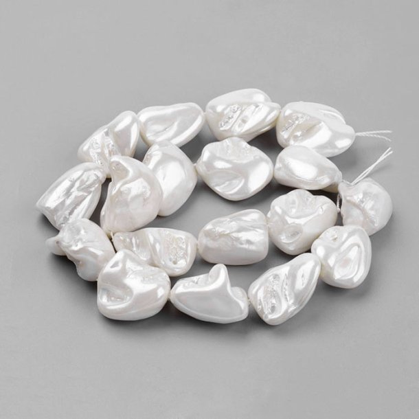Shell pearl, baroque, complete strand, uneven, white, ca. 20x17x9mm, 18-23pcs
