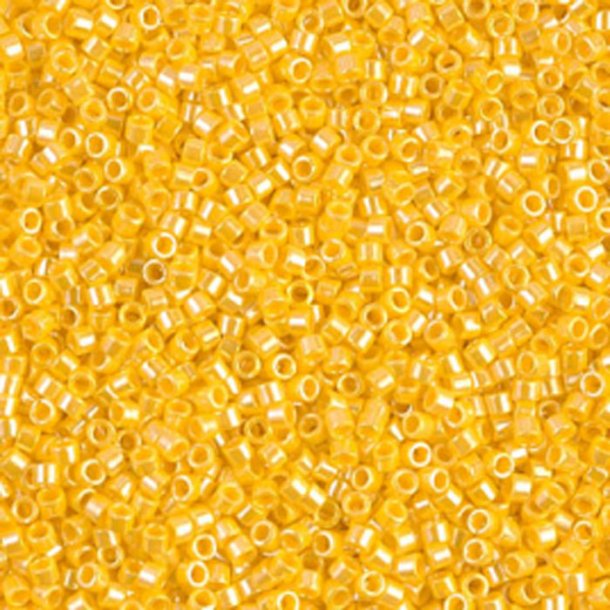 Delica, Gr&ouml;&szlig;e #15, gl&auml;nzend gelb, Glasperlen, opak, 1,1x1,3 mm, 5,2 g