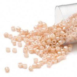 Delica, Gr&ouml;&szlig;e#15, ceylon beige, gl&auml;nzend, opak, 1,1x1,3 mm, 5,2 g, 1800 Stk