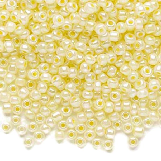 Matsuno seed bead (8/0), opque cream, 700pcs.