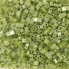 Halbe Tila-Perlen, opak, chartreuse-grün mit Glanz, 5x2,3 mm, 5 gr, ca. 130 Stk