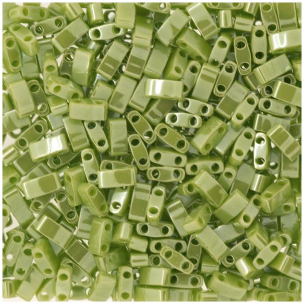 Half-Tila bead, opaque with luster, chartreuse green, 5x2,3mm, 5gr, ca. 130pcs