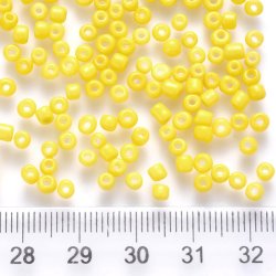Glas Seed bead, gelb, opak, #11, ca. 2x1,5 mm, 10 gr., ca. 650 Stk.