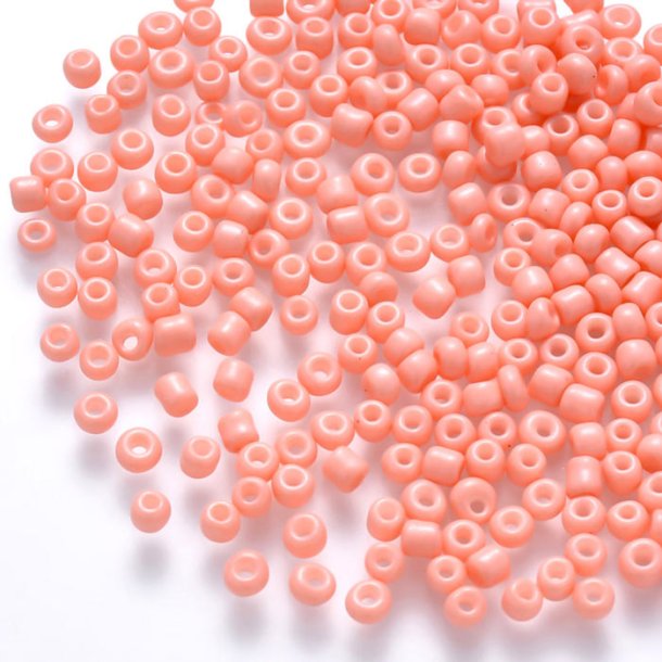 Glas seed bead, lys laks, opak, #11, ca. 2x1,5 mm, 10 gr., ca. 650 stk.