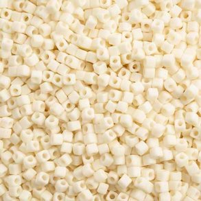 Miyuki glas seed bead, lille firkantet, creme-hvid, 1,8x1,8 mm, 5gr, ca. 420 stk. 
