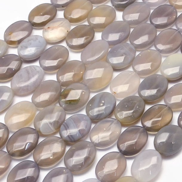 Gray agate, natural faceted oval, half strand, 17x13x6mm.