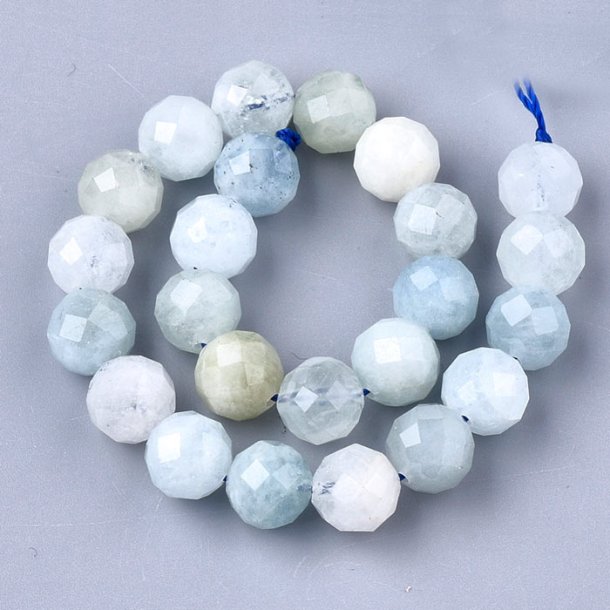 Aquamarine, half strand, round, facetted bead, 8mm. ca. 25pcs.