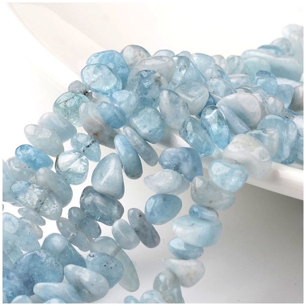 Aquamarine, strand, small nuggets, A-grade, ca. 8x4x2 mm, ca. 95 pcs.