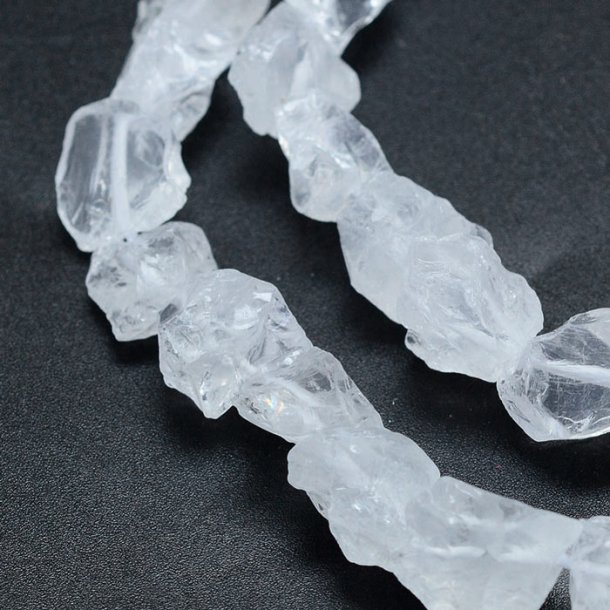 Rock quartz, whole string, raw nuggets, semi-transparent, 7-11x8-10 mm, approx. 47 pieces