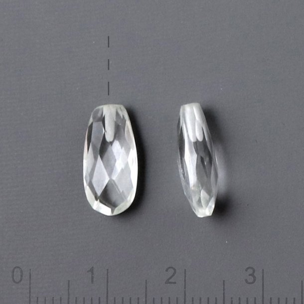 Mountain quartz teardrop, flat, half-drilled, closely faceted, clear, 14x7x5mm, 1pc