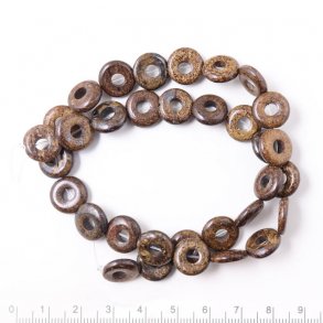 Bronzit, hel streng, rund flad perle med hul, gyldenbrun, 12x5 mm. 32 stk.