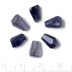 Iolith, angebohrte, tropfenf&ouml;rmige, ungleichm&auml;&szlig;ig facettierte Perle, blau, ca. 9x6 mm, 2 Stck