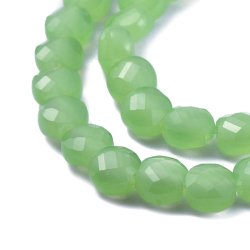 Jade-imitat (Glas), ganzer Strang, flach, runde Perle, facettiert, hellgr&uuml;n, 6x4 mm, ca. 100 Stk