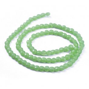 Jade-imitat (Glas), ganzer Strang, flach, runde Perle, facettiert, hellgrün, 6x4 mm, ca. 100 Stk