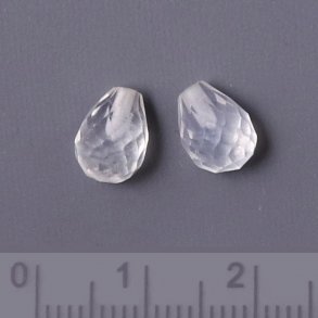 Schnee-Quarz, Tropfen, angebohrt, facettiert, unklar weiß, 8x6 mm, 1 Stk.