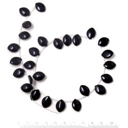 Onyx, flacher Tropfen, oben gekreuzt gebohrt, schwarz, 14x10x4 mm, 4 St&uuml;ck.