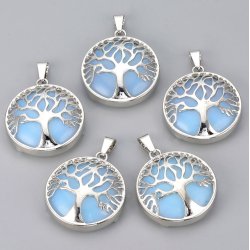 Versilberter Anh&auml;nger, Opalit imitat, hellblau, rund mit Baum des Lebens, 30.5x27x8mm. 1 stk