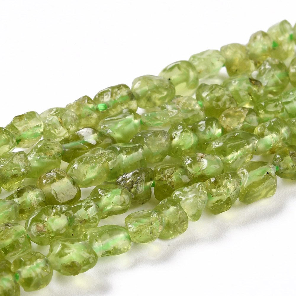 Peridot, ganzer Strang, längliche Nuggets, ca. 8x5x4 mm, ca. 67 Stk.
