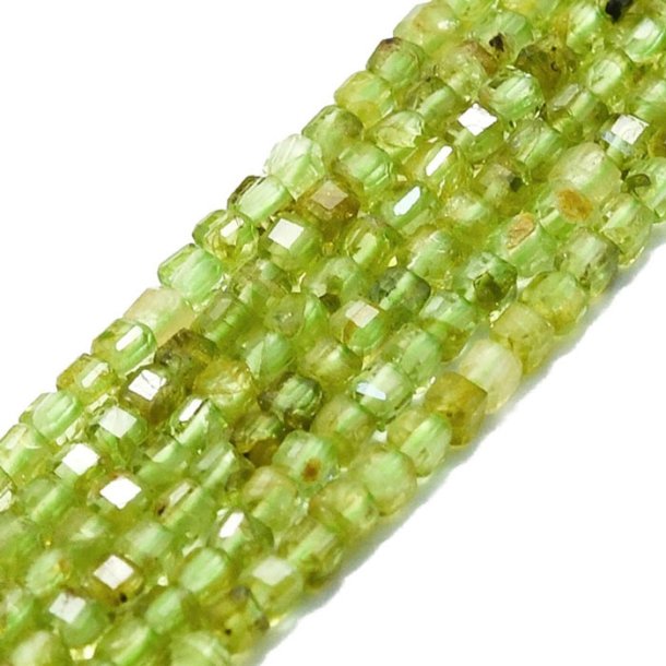 Peridot, whole strand, faceted cube, 2 mm, approx. 182 pieces
