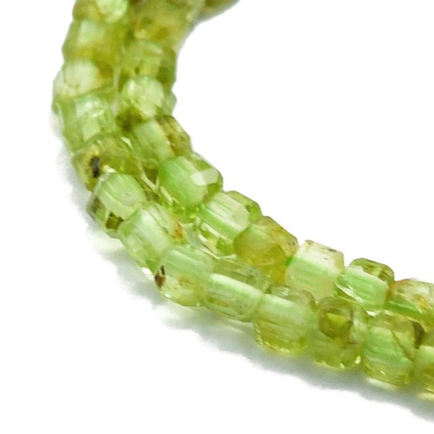 Peridot, faceted cube, 2 mm, 20 pieces