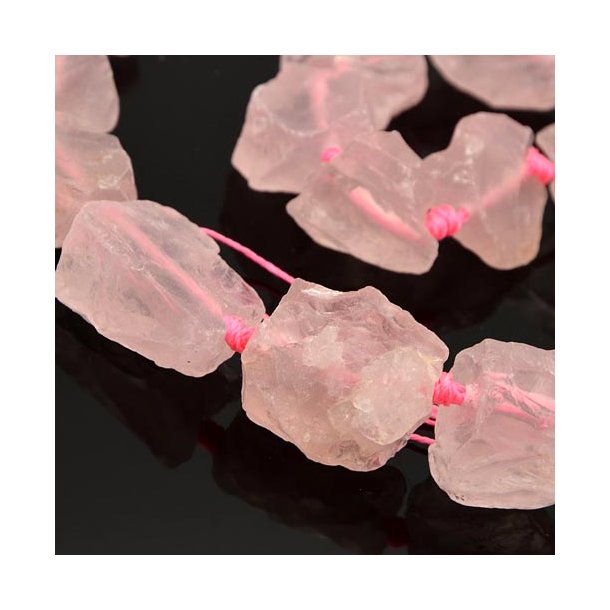 Rose quartz, raw nuggets, light pink, 13-40x10-25mm, 4pcs.