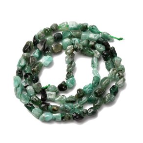 Smaragd, hel streng, nugget perle, m�rkgr�n, ca. 6x4x3 mm, ca. 80 stk