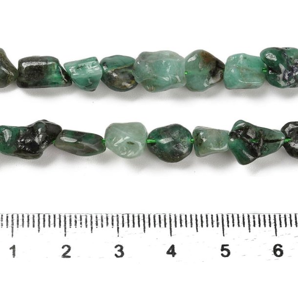 Smaragd, polierter Nugget, dunkelgr�n, ca. 8x8x4 mm, 6 Stck