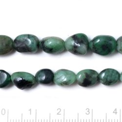 Smaragd, ganzer Strang, polierter Nugget, dunkelgrn, ca. 6-9x5-7 mm, ca. 29 Stck