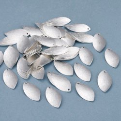 Versilbertes Messing, geb&uuml;rstetes verdrehtes Oval mit 1 mm Loch, 23x11x1 mm, 4 Stk.