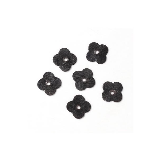 Black brass, flower, brushed with hole in the middle, 10mm, 6pcs.