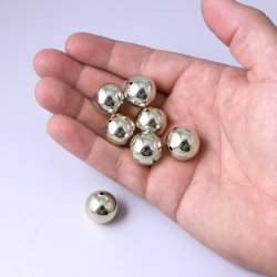 Groe Perle, platinfarbenes Messing, hohl, rund, Durchmesser 16 mm. 4 Stck