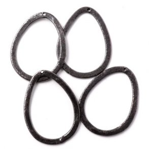 Schwarze Messingtropfen, gebürstet, mit Loch, 28x22 mm, 4 Stk.