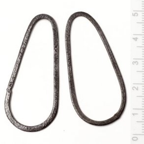 Schwarze Messingtropfen, lang, flach, gebürstete Oberfläche, 47x22 mm, 2 Stk.