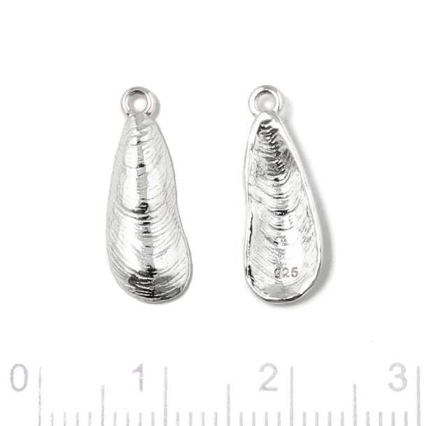 Pendant, long mussel with loop, silver, 17.5x6.5 mm, 1 pc.