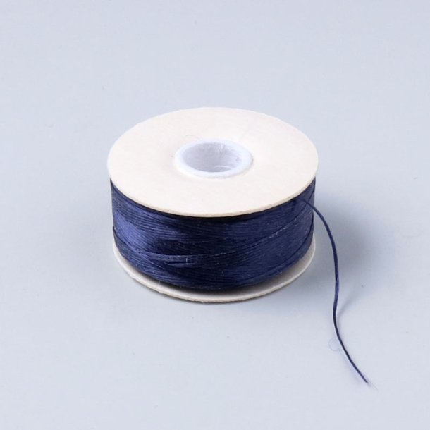 Nymo-Perletr�d, st�rrelse D (0,3 mm tyk), m�rkbl� sytr�d til smykker m.m., 59 m