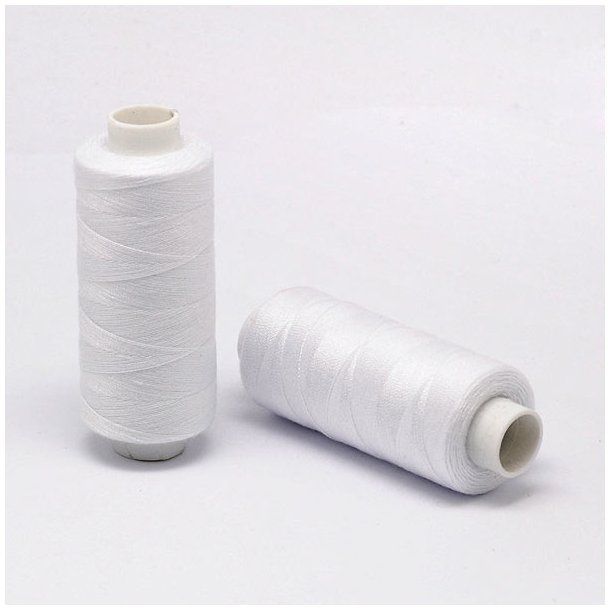 Plain sewing thread on spool, polyester, thickness 0.2 mm, white