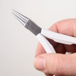 Rundzange, mit 1,5 mm Kegelspitzen, wei&szlig;e Kunststoffgriffe, 12x9 cm, 1 Stk.