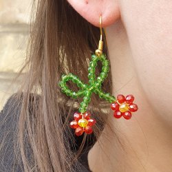 Anhnger, Blumenschleife, rot und grn, Kristallfigur, 30x30x3 mm, 1 Stk