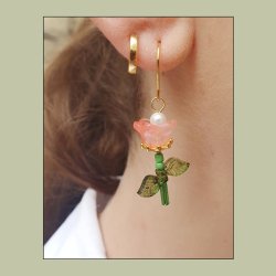 Blume mit Blttern, mehrfarbig, Glas, Kunststoff, Messing, ca. 28,5x17x10 mm, 5 Stck